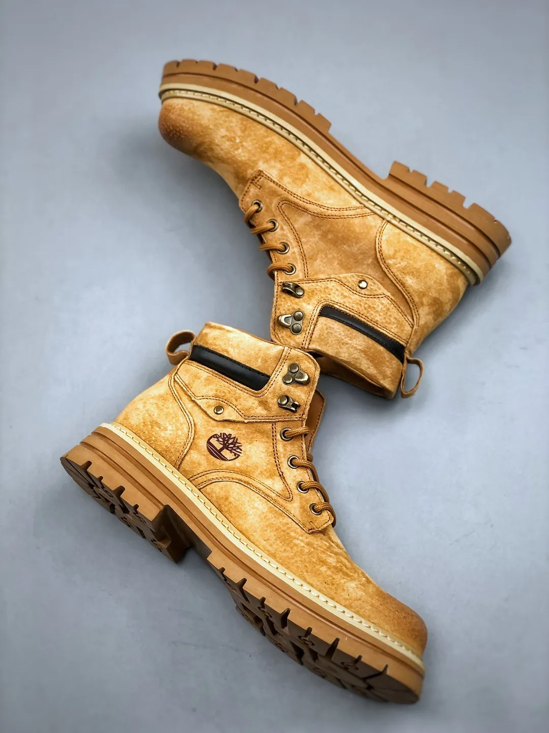 💰440 supports store K T/ Timberland classic 25ss new high-top, classic re-creation, new upgrade, Guangdong factory quality, original box and original packaging. The fabric is made of top Italian frosted cowhide, with anti-odor and anti-corrosion genuine leather latex insoles to give you a perfect wearing experience. Quality is exquisite and durable. A must-have for sportsmen. Specializes in not looking handsome. High-quality and first-class foot feel. Exclusive supply. Size: 39-44